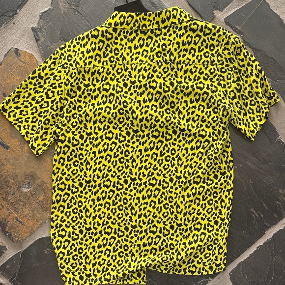 Petals & Peacocks neon leopard print shirt sz S - Picture 5 of 8